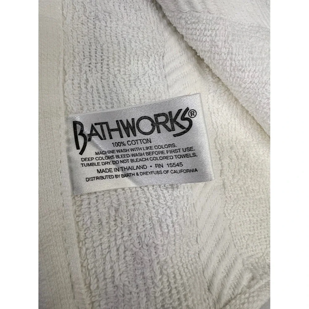 Bathworks White Cotton Hand Towel Merry Christmas Teddy Bear Tree Ruffle Trim